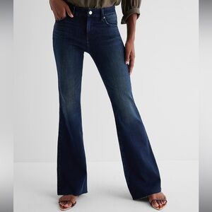 Express- mid rise dark wash raw hem Flexx Jean. BNWT! Size XL short!